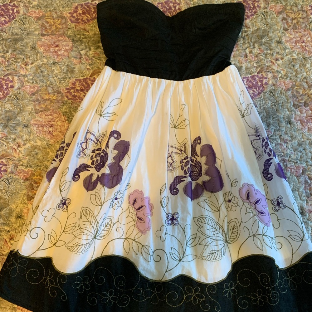 Women’s strapless dress
